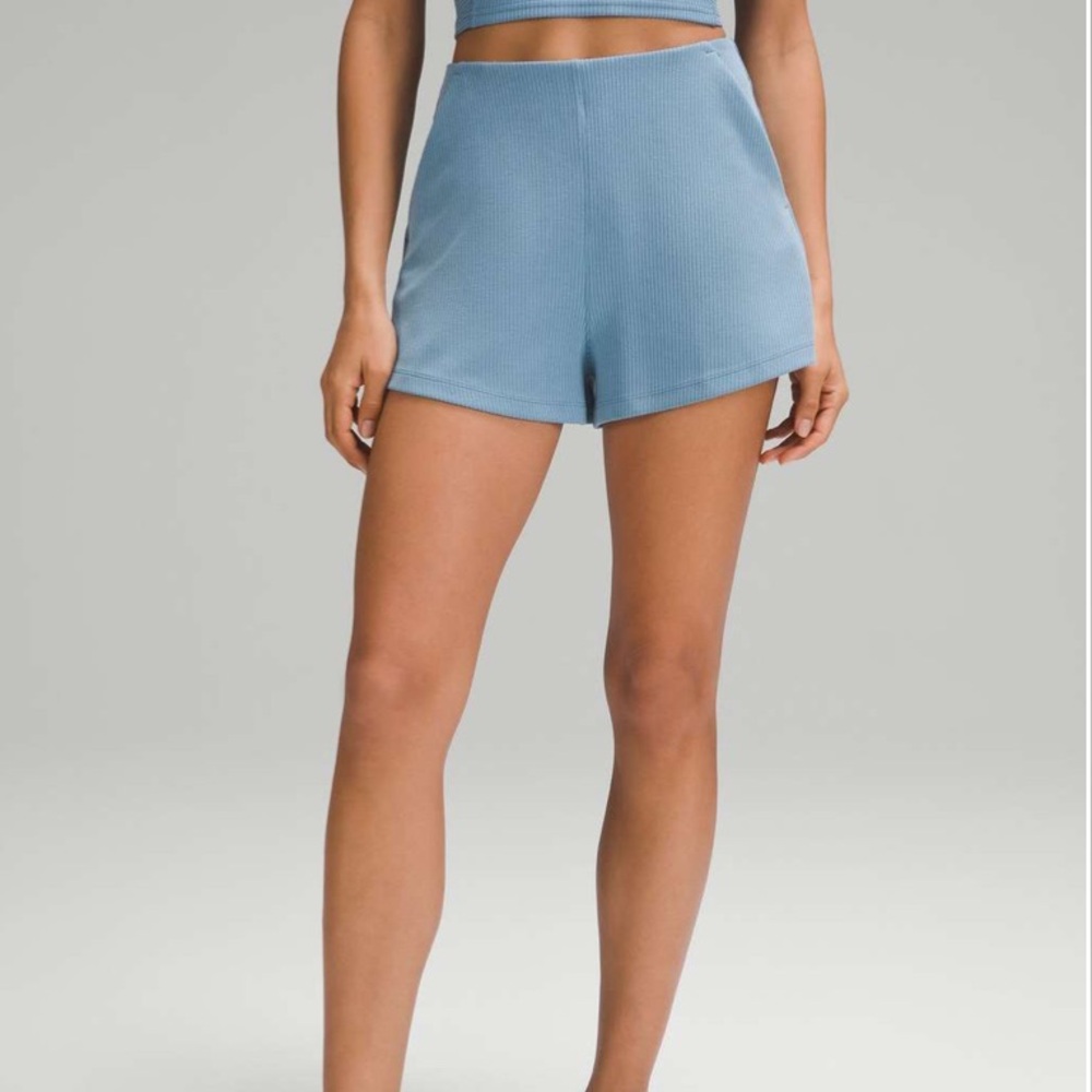 Lululemon Ribbed Softstreme High-Rise Short 2"
